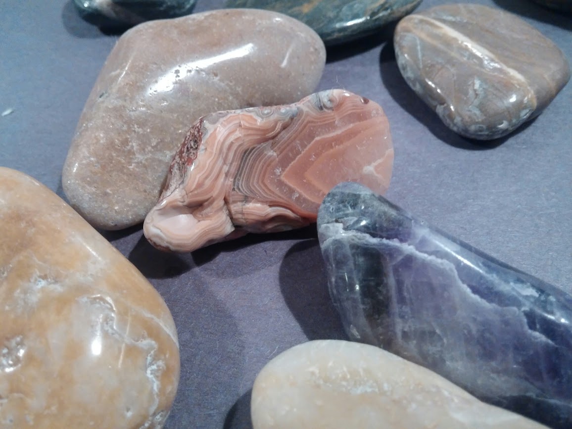 rock tumbling load amount